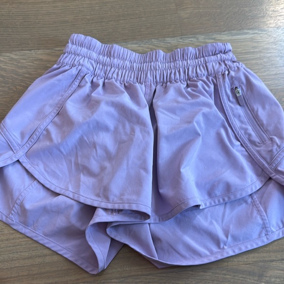 Lulu lemon short. Size 6 - Picture 1 of 4